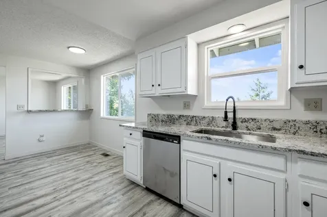 1956 N Eldorado Avenue Klamath Falls OR 97601