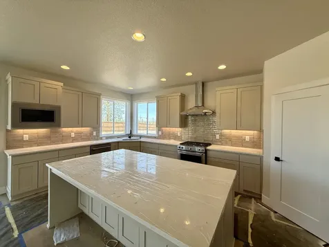 4317 SW Reindeer Avenue Redmond OR 97756