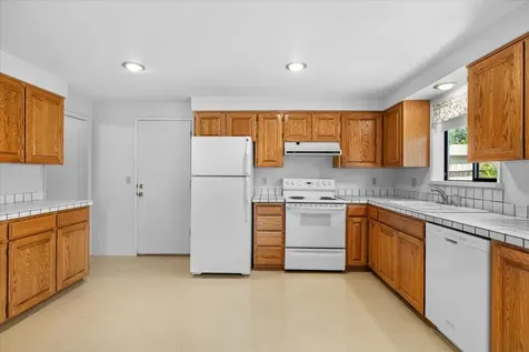 2844 Courtney Circle Medford OR 97504