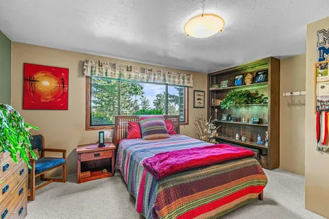 70 Beekman Square Jacksonville OR 97530