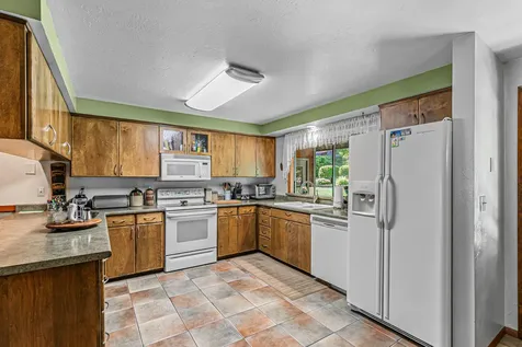 70 Beekman Square Jacksonville OR 97530