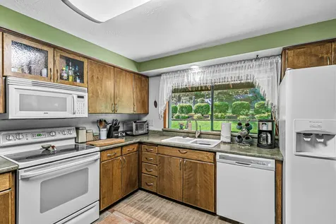 70 Beekman Square Jacksonville OR 97530