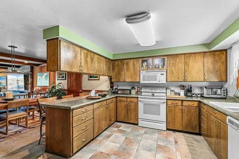 70 Beekman Square Jacksonville OR 97530