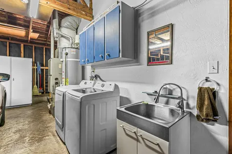 70 Beekman Square Jacksonville OR 97530