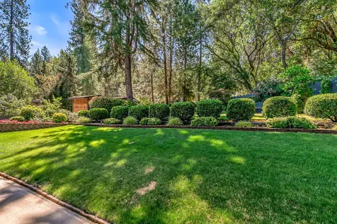 70 Beekman Square Jacksonville OR 97530