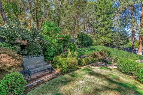 70 Beekman Square Jacksonville OR 97530