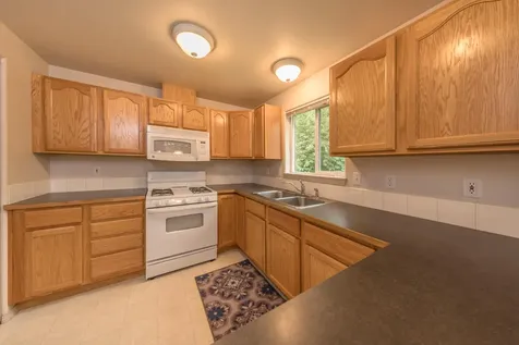 3325 NE Mendenhall Drive Bend OR 97701