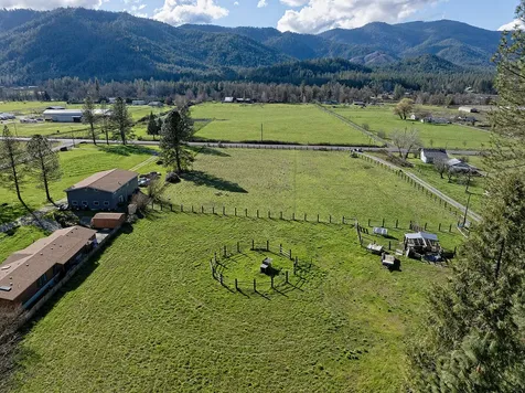 6324 E Evans Creek Road Rogue River OR 97537