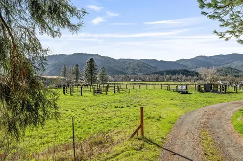 6324 E Evans Creek Road Rogue River OR 97537