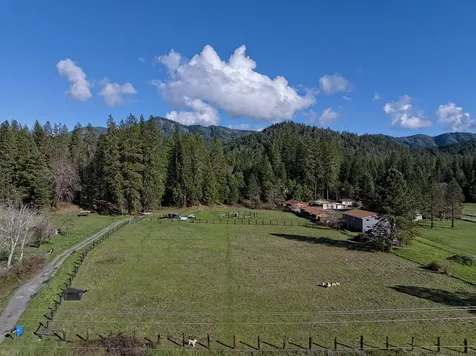 6324 E Evans Creek Road Rogue River OR 97537
