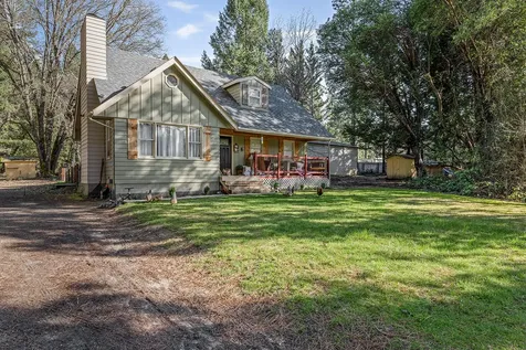 6324 E Evans Creek Road Rogue River OR 97537