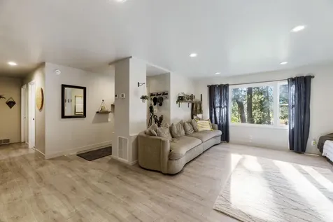 6324 E Evans Creek Road Rogue River OR 97537