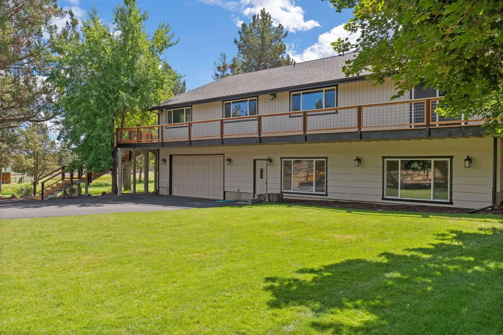 62155 Cody Road Bend OR 97701