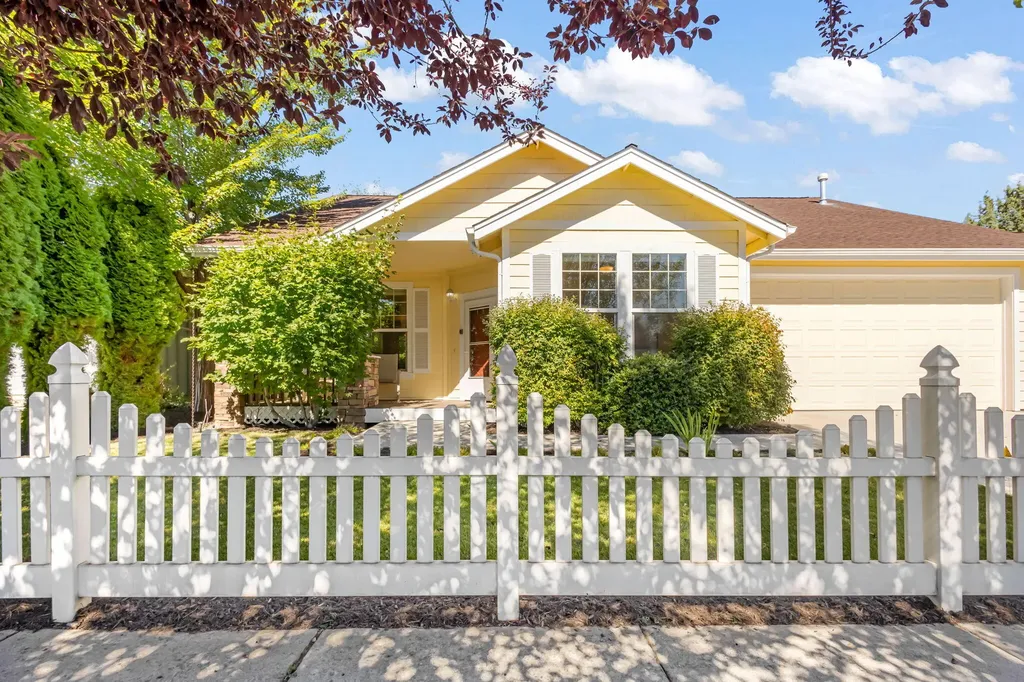 2545 NE Robinson Street Bend OR 97701