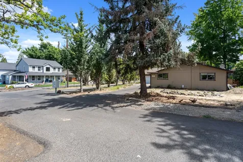 312 N Barneburg Road Medford OR 97504