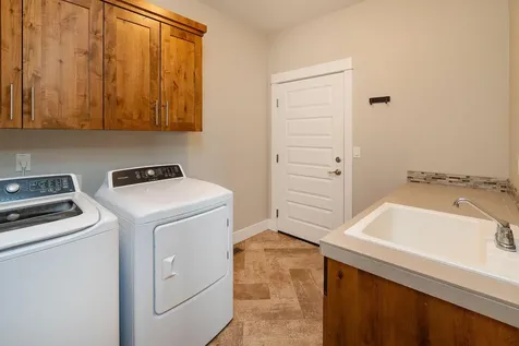 1550 NW Kingwood Avenue Redmond OR 97756