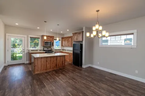1550 NW Kingwood Avenue Redmond OR 97756