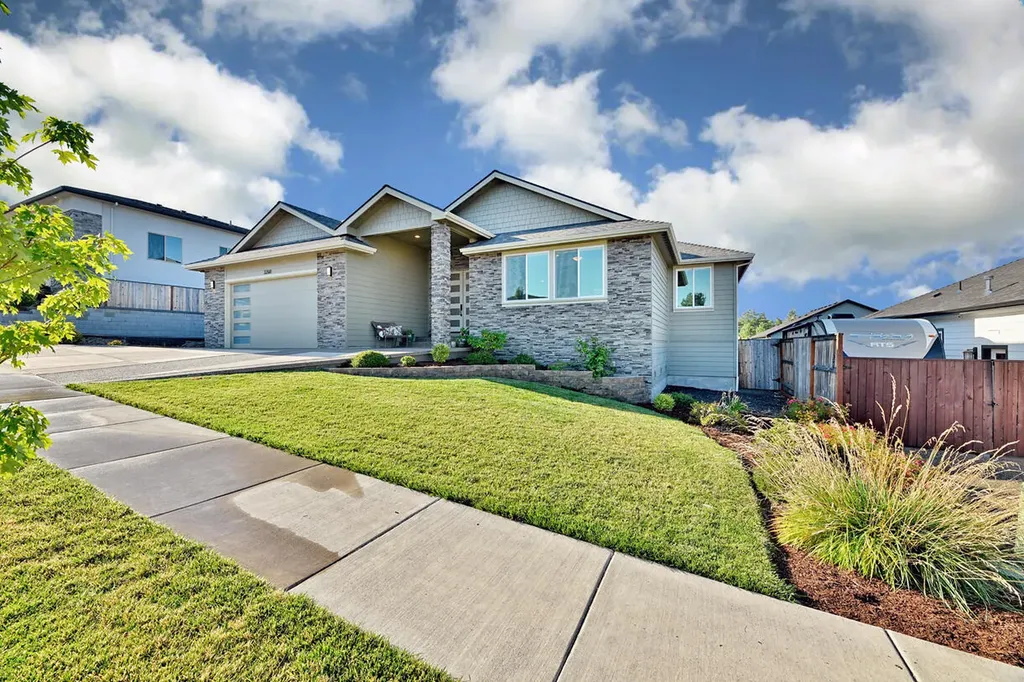 3268 Sky Way Medford OR 97504