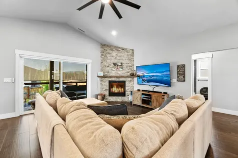 3268 Sky Way Medford OR 97504