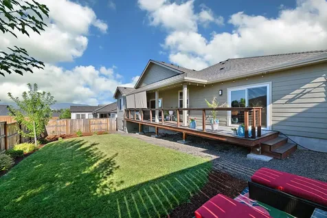 3268 Sky Way Medford OR 97504