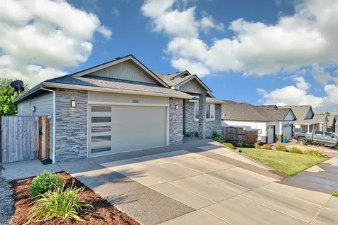 3268 Sky Way Medford OR 97504