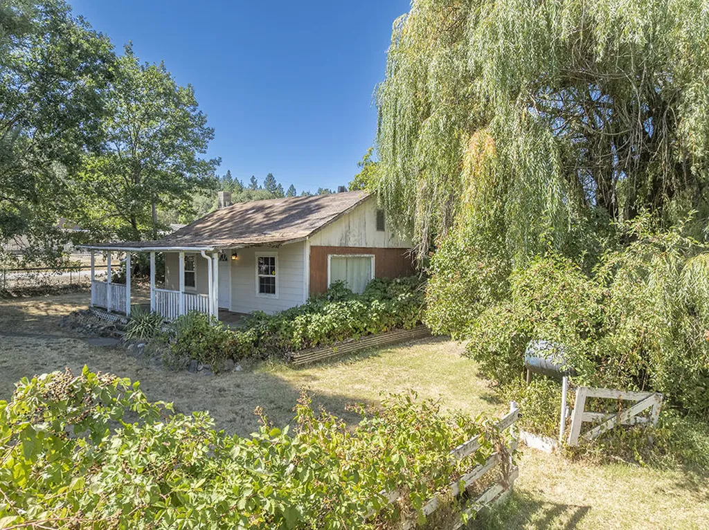 198 W Woodside Street Grants Pass OR 97527