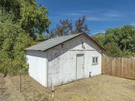 198 W Woodside Street Grants Pass OR 97527