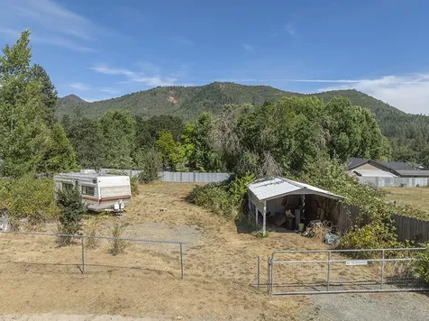 198 W Woodside Street Grants Pass OR 97527