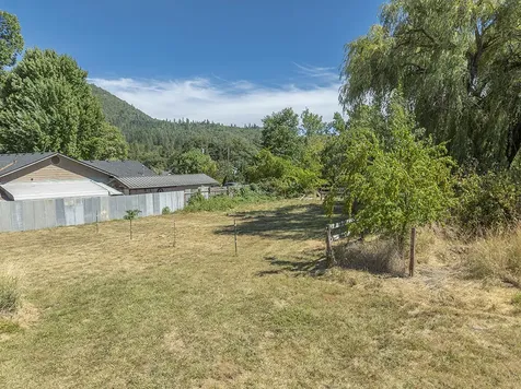 198 W Woodside Street Grants Pass OR 97527