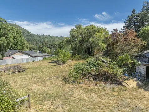 198 W Woodside Street Grants Pass OR 97527