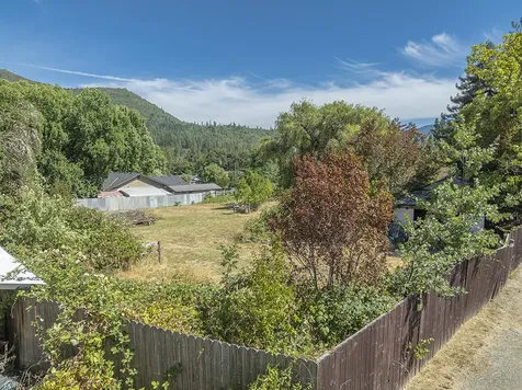 198 W Woodside Street Grants Pass OR 97527