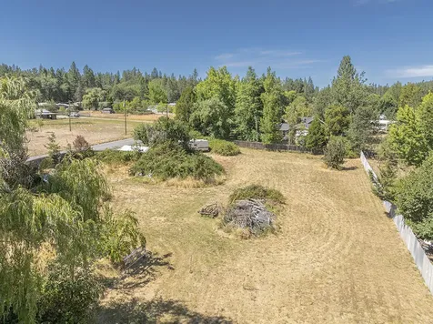 198 W Woodside Street Grants Pass OR 97527