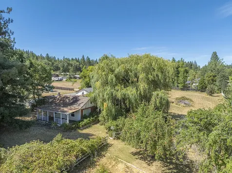 198 W Woodside Street Grants Pass OR 97527