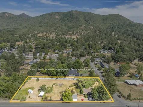 198 W Woodside Street Grants Pass OR 97527