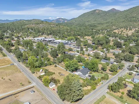 198 W Woodside Street Grants Pass OR 97527