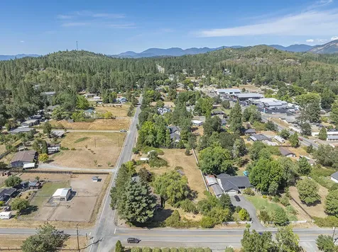 198 W Woodside Street Grants Pass OR 97527