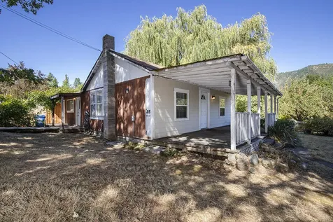 198 W Woodside Street Grants Pass OR 97527