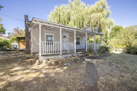 198 W Woodside Street Grants Pass OR 97527