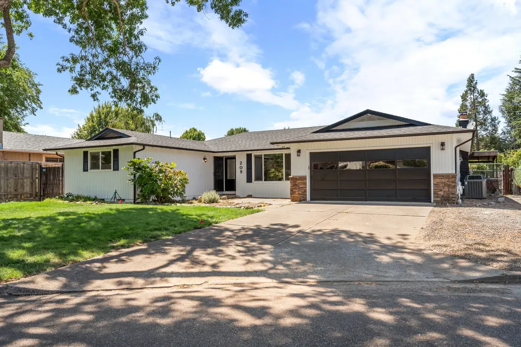 209 Donna Way Central Point OR 97502