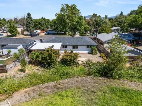 209 Donna Way Central Point OR 97502