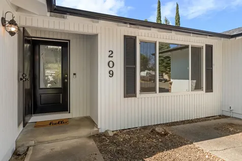 209 Donna Way Central Point OR 97502