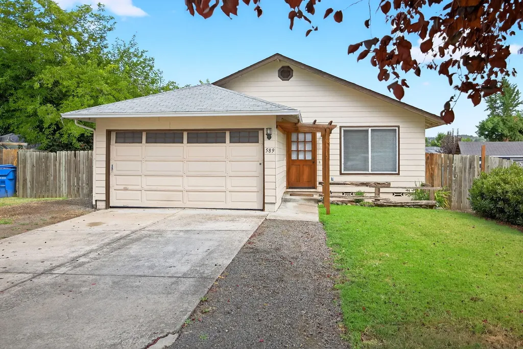 589 Clearview Way Eagle Point OR 97524