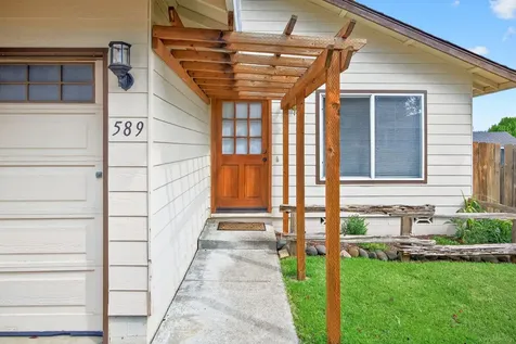 589 Clearview Way Eagle Point OR 97524