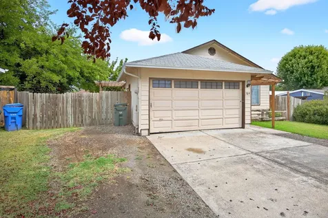 589 Clearview Way Eagle Point OR 97524
