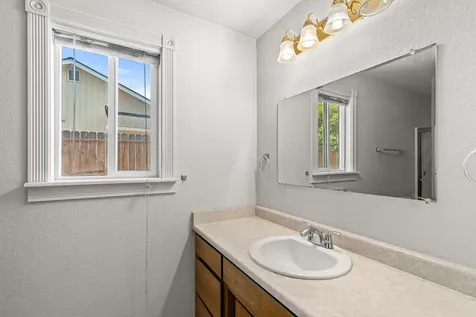 2931 Aldersgate Road Medford OR 97504