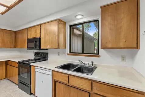 2931 Aldersgate Road Medford OR 97504