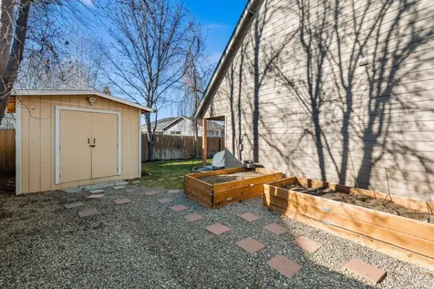 2335 NW 21st Court Redmond OR 97756