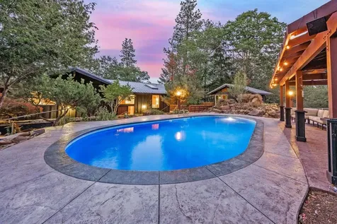 1065 S Shasta Avenue Eagle Point OR 97524