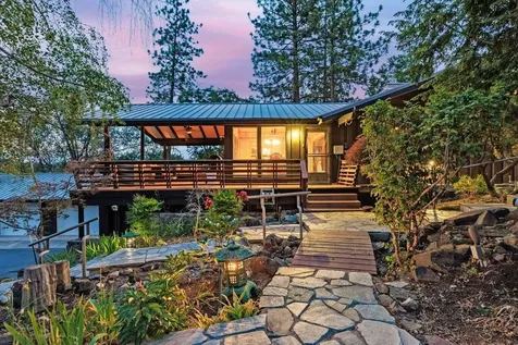 1065 S Shasta Avenue Eagle Point OR 97524
