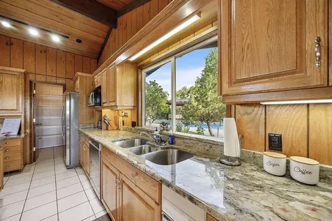 1065 S Shasta Avenue Eagle Point OR 97524